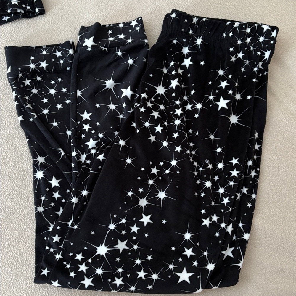 Starry Night Pajamas. Size large
Brand is Just Be - Picture 2 of 5